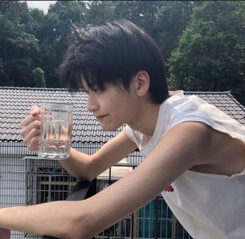 娱乐吃瓜头像男真人高清,高清还原“吃瓜”男星真容
