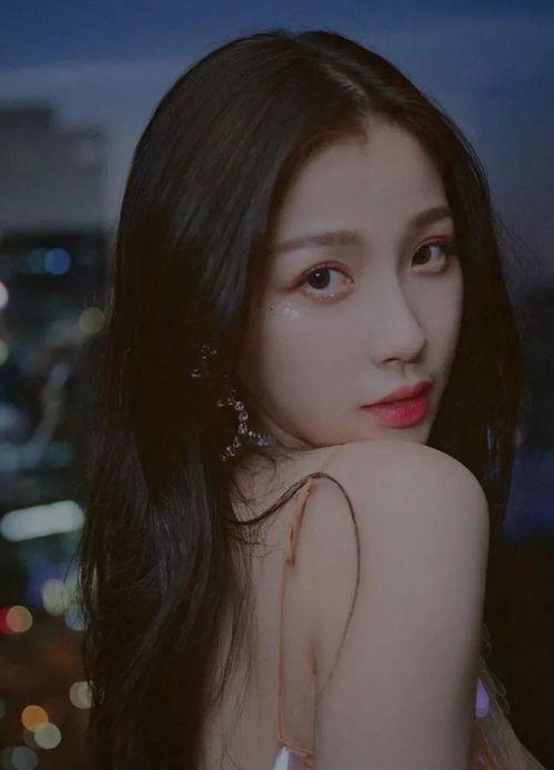 娱乐圈吃瓜所虞书欣早期清冷感,娱乐圈的冰山美人蜕变记