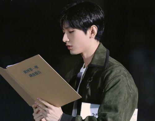 成毅吃瓜娱乐,揭秘娱乐圈幕后故事