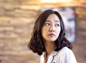 娱乐吃瓜酱跷二郎腿